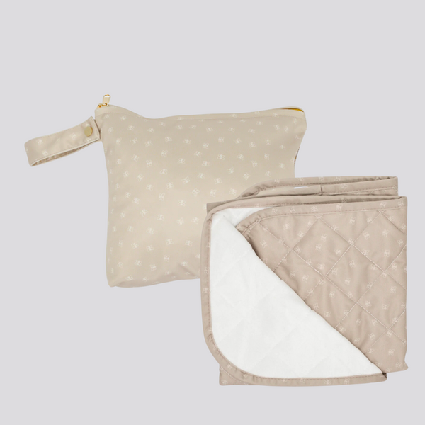 Medium wet bag and Luxe quilted change mat. Baby shower present, baby essential, bronze bee print, gold zip details