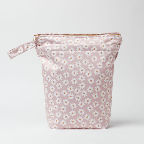 Large wet bag in print Wild Daisy Lilac Ash, wild daisy print on a soft lilac background, 2 pockets with gold zip detail. Flat bottom and handy domed handle