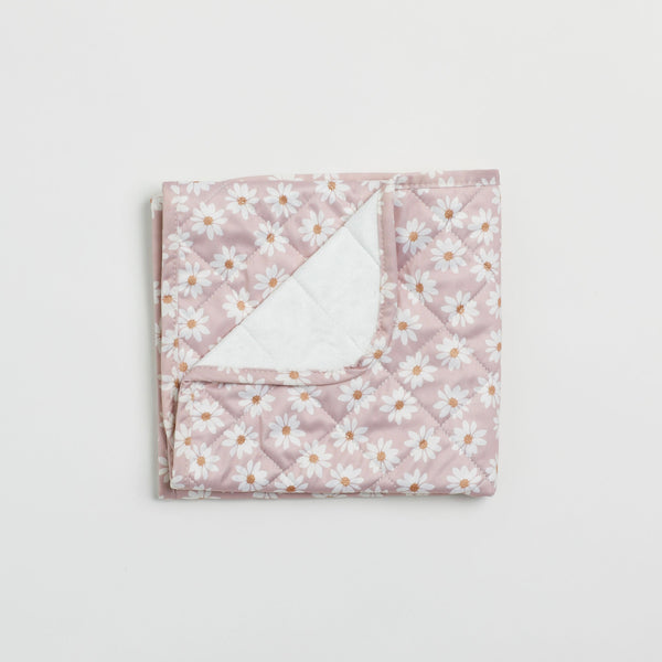 Reusable change mat in a soft lilac based daisy print. Luxe quilted finish with a soft bamboo terry, machine washable, perfectly paired with modern cloth nappies, bee details on snaps. 